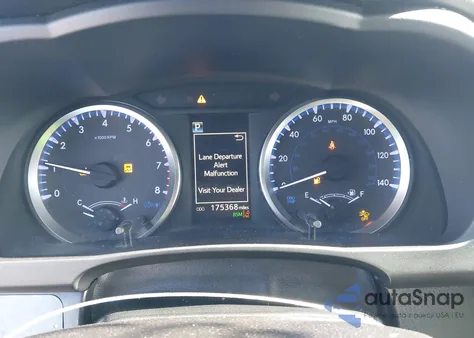 2019 Toyota Highlander Le Plus z USA, uszkodzony, nr VIN 5TDBZRFH6KS953683